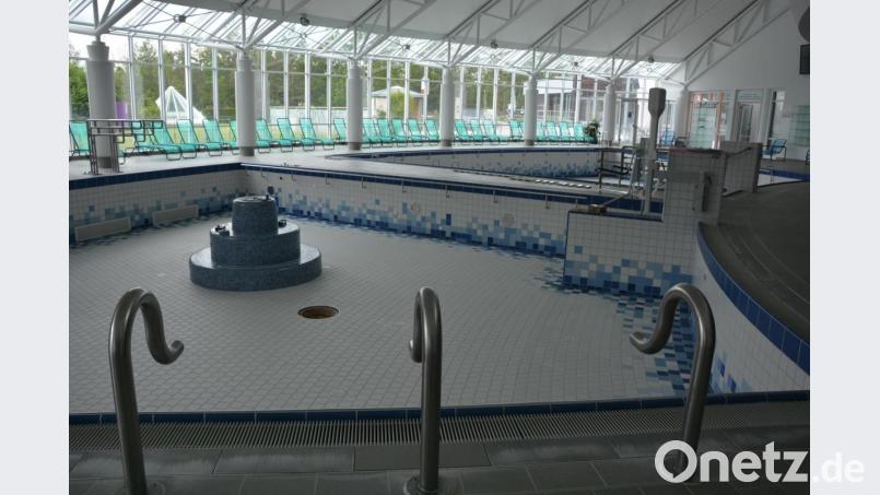 Die Schließung des Kurmittelhauses (im Bild das leere Becken) wirkt sich auf das Betriebsergebnis 2020 aus. Archivbild: jr