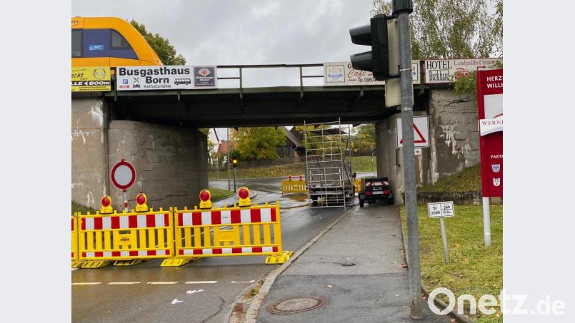 Derzeit gesperrt: Die Bahnunterführung der früheren B14 in Wernberg-Köblitz. Bild: Völkl