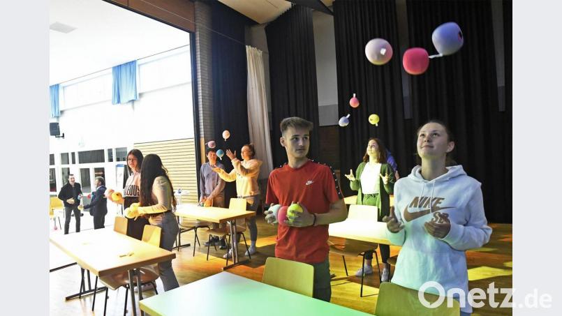 Den Schülern der 10b der Kümmersbrucker Mittelschule gefallen die Übungen. Bild: Petra Hartl