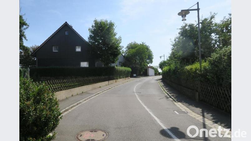 Die Vitusstraße in Ursensollen soll im Rahmen der Städtebauförderung saniert werden. Bild: Verena Sägenschnitter