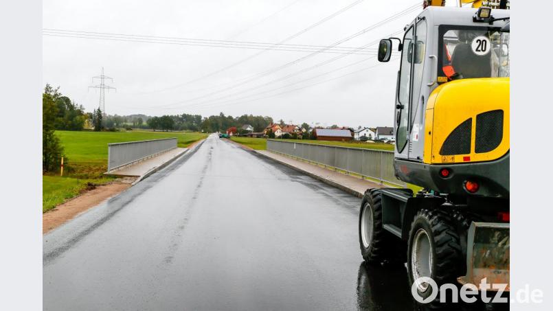 Die Sanierung der Kreisstraße und Brücken bei Irrenlohe (Bild) dauert länger als erwartet. Bild: Hösamer