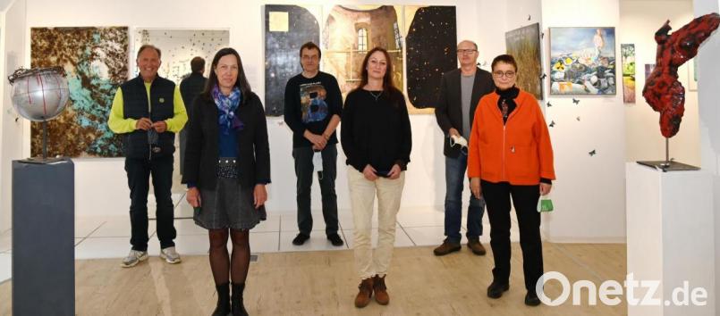 Die Protagonisten der Ausstellung (von links) Gerd Seidel, Monika Stock, Uwe Köhnemann, Uschi Brauner, Siegfried Link und die Galeristin Beatrice Nunold. Bild: gf