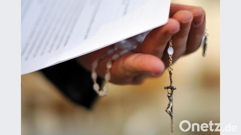 In Bayern gibt es für Gottesdienste unter freiem Himmel künftig keine Personenobergrenze mehr. Archivbild: Jochen Lübke/dpa