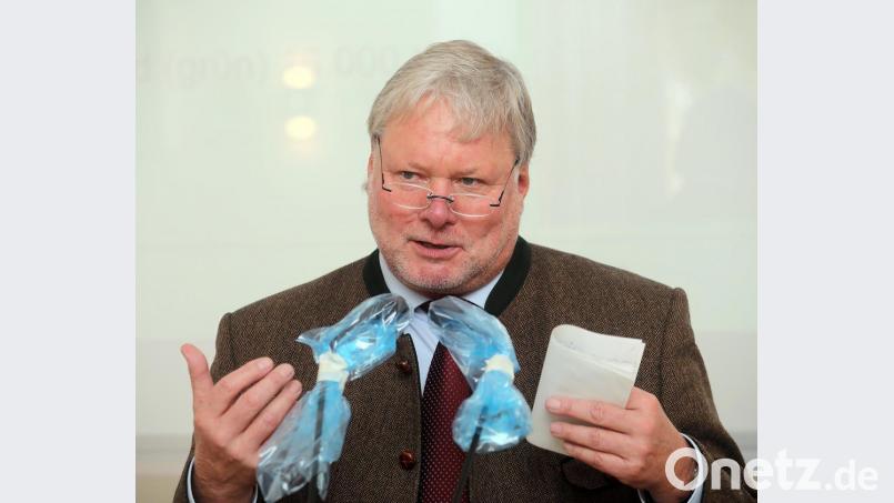 Leitender Forstdirektor Wolfhard-Rüdiger Wicht, Amt für Ernährung, Landwirtschaft und Forsten Amberg, warb bei der Umweltausschusssitzung vor allem für den Waldumbau. Bild: Wolfgang Steinbacher