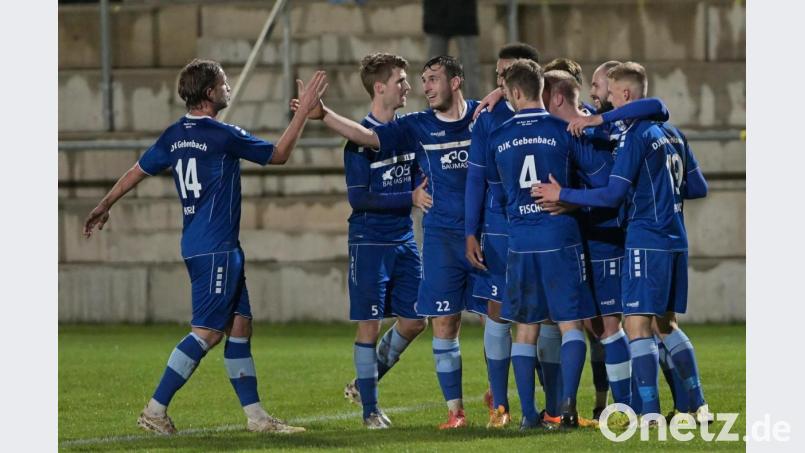 Kollektiver Jubel bei den Spielern der DJK Gebenbach nach dem Kantersieg über den ATSV Erlangen. Bild: ref
