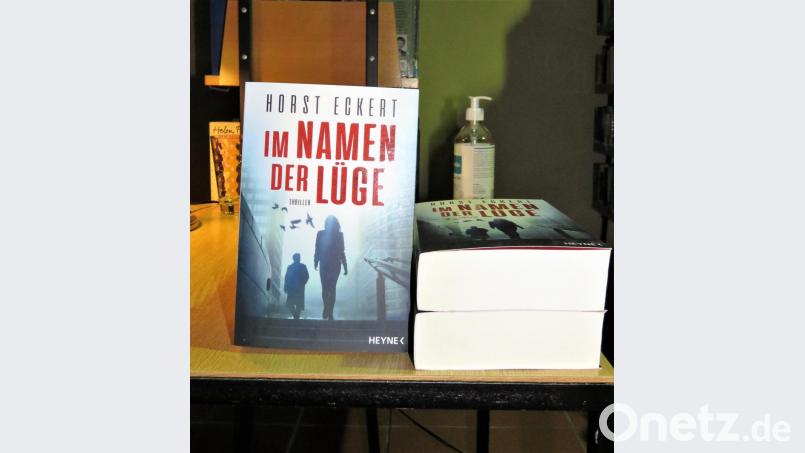 Eckerts jüngstes Werk &quot;Im Namen der Lüge&quot; ist mit 574 Seiten sein umfangreichstes Buch. Bild: ubb