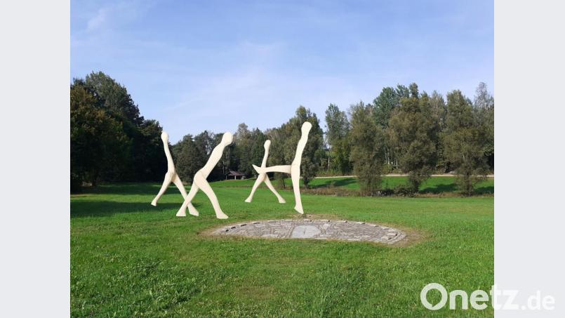 Auf zum Sonnentanz heißt es bei der Sonnenuhr im östlichen Teil des Kurparks. Die vier Skulpturen haben bereits mit dem Bewegungstanz begonnen. Bild: Christian Hiller/exb