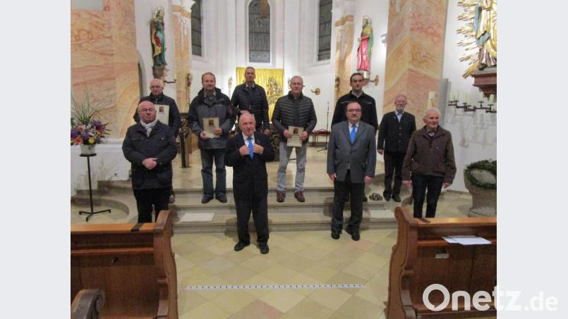 Die Marianische Männercongregation ehrt zahlreiche Mitglieder. Bild: Josef Glas