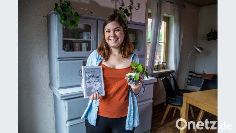 Die 26-jährige Anne Sophie Vogl aus Poppenricht hat sich im Keller eine „Frauenhöhle“ eingerichtet, unter anderem hat sie einen Kalender selbst gestaltet. Bild: gld