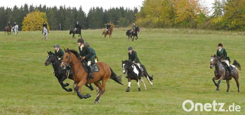 25 Reiter aus allen Himmelsrichtungen beteiligten sich am Samstag an der Schleppjagd auf dem ehemaligen Standortübungsgelände Fuchsstein. Bild: gf