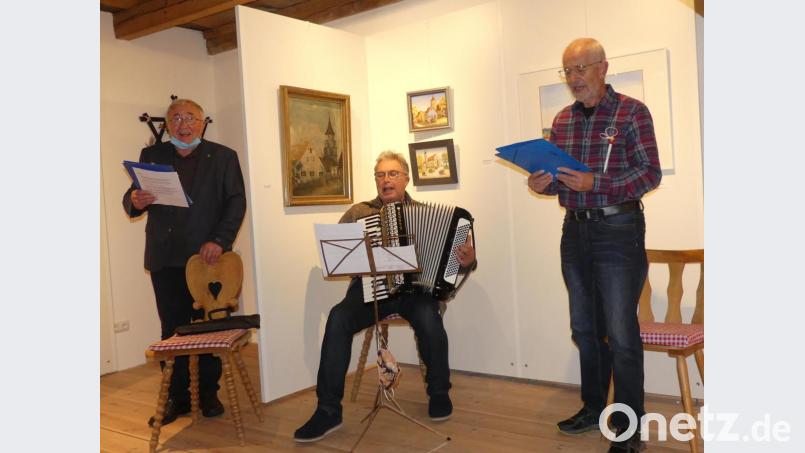 Heiner Kohl, Georg Baierl und Franz Geigenberger (von links) singen von &quot;a boar Stiefl&quot; bis zum &quot;doudaranixdouzou&quot;. Bild: rn