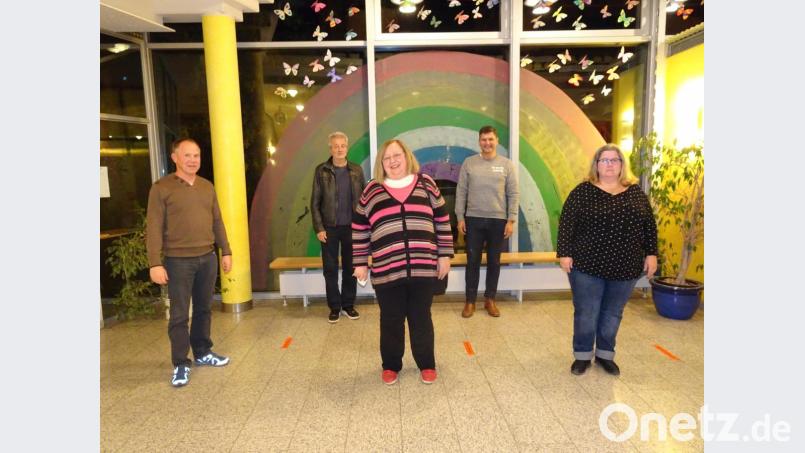 Rainer Hetz, Gerhard Köppl, Maria Schupfner, Klaus Meierhöfer und Karin Gollwitzer bilden das Kernteam des Vorstands beim Förderverein der Felixschule. Bild: Irmgard Hauprich/exb