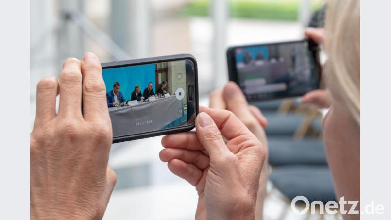 Nicht Politiker standen Pate für einen Film in Weiden, sondern Polizisten und die Menschen, die die Beamten kontrolliert haben. Unfreiwillig. Symbolbild: Peter Kneffel/dpa