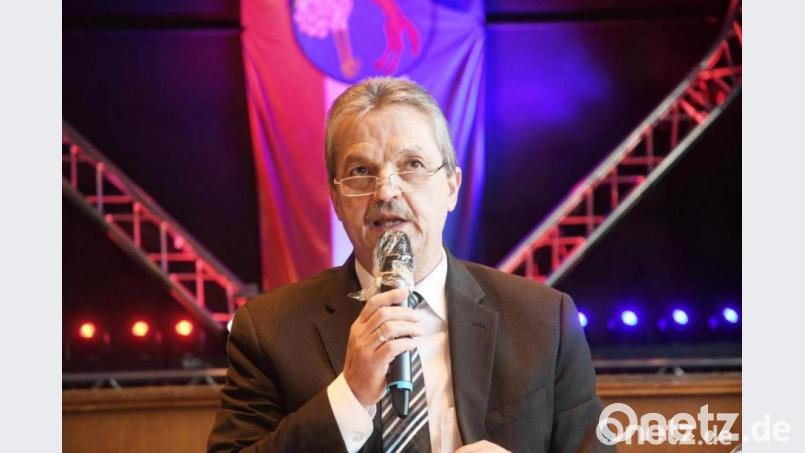 Bürgermeister Andreas Wutzlhofer hat nun im Rathaus aktuell mit den Folgen der Pandemie zu kämpfen. Ein Mitglied seines Verwaltungsteams muss sich für 14 Tage in Quarantäne begeben. Ist der Coronatest positiv, werden weitere Kollegen folgen müssen. Der Parteiverkehr wird vorerst eingestellt. Bild: Gabi Schönberger