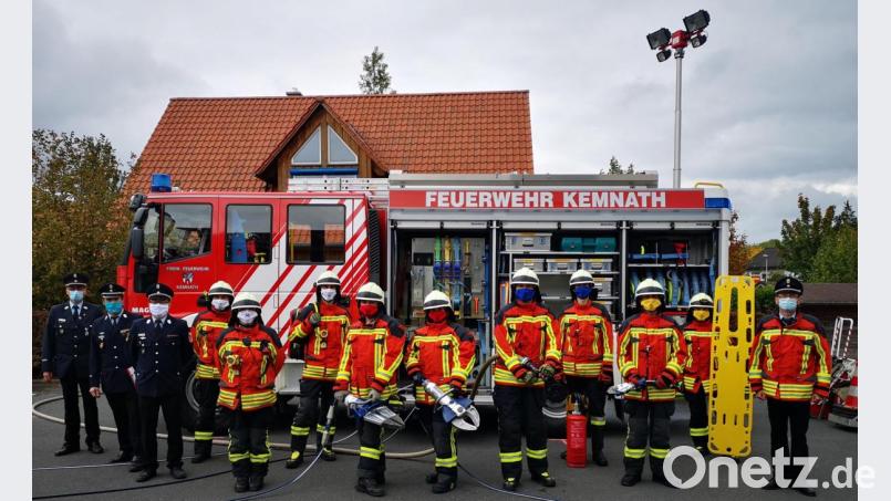 In der ersten Gruppe absolvierten Theresa Sticht als Gruppenführerin die Stufe fünf und Lukas Haberkorn als Maschinist die Stufe zwei. Angriffstruppführer Manuel Scharf, Angriffstruppfrau Sabrina Schmid, Wassertruppführer Samuel Kausler und Wassertruppmann Fabian Wöhrl sowie Luca Spörl als Schlauchtruppmann nahmen erstmals am Leistungsabzeichen (Stufe eins) der Technischen Hilfeleistung teil. Ersatzteilnehmer waren Stefan Koller und Thomas Daubitz. Bild: mde