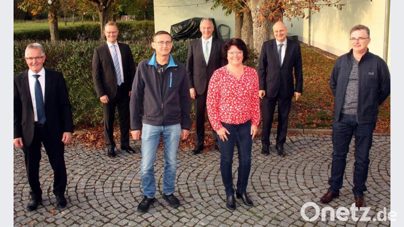 Die Geehrten des Bäko-Betriebs engagieren sich mit (von links) Walter Beer, Philipp Beyer, Jürgen Scharnagl, Josef Arnold, Ramona Hannes, Thorsten Schraer und Jürgen Beimler. Bild:  zer