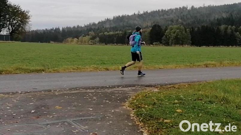 Kurz nach 8 Uhr war Martin Neudecker am Sportplatz in Weiding losgelaufen. Bild: eib