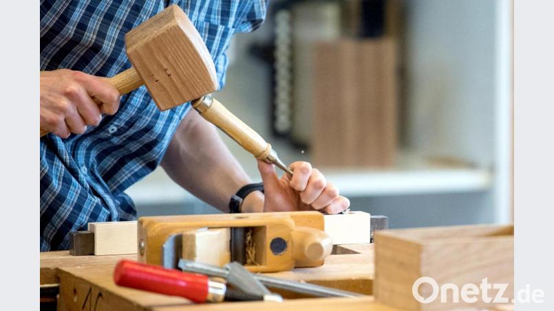 Die Geschäftslage des ostbayerischen Handwerks verbessert sich langsam, wie der Konjunkturbericht der Handwerkskammer Niederbayern-Oberpfalz zeigt. Bild: Sebastian Gollnow/dpa/dpa-tmn