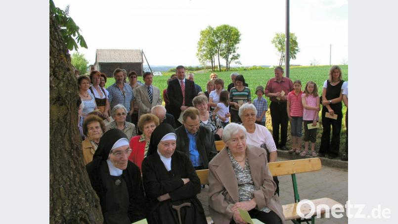 An einer Maiandacht nahmen im Jahr 2009 auch v.l.n.r. Schwester Antholiana und Oberin Simperta teil (bjo) Bild: bjo