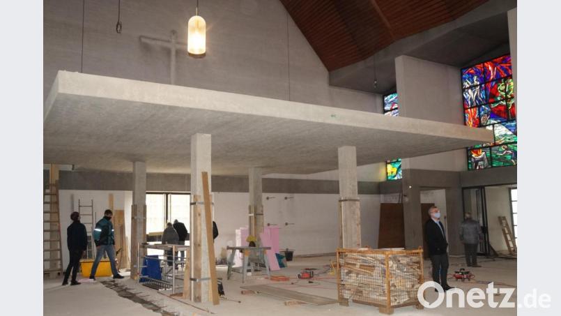 Neu in der Stadtpfarrkirche Sankt Josef ist die Empore. Auf ihr wird einmal die neue Orgel installiert sein.
﻿ Bild: wel