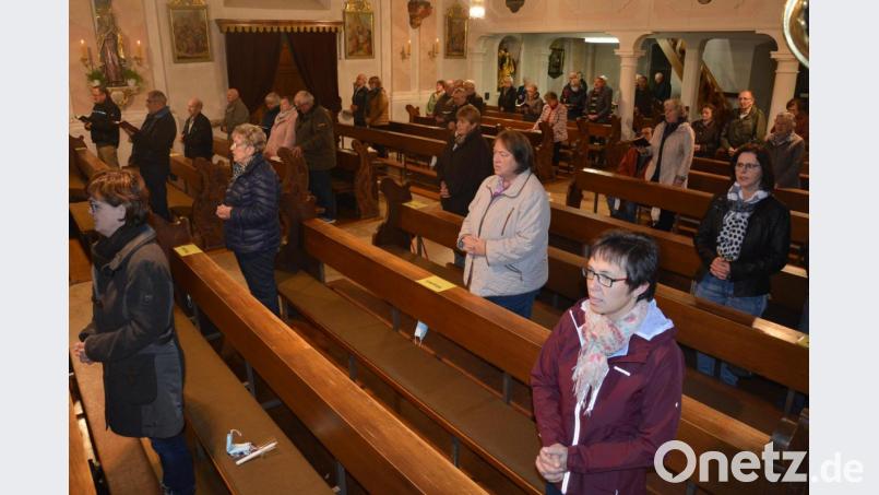 Corona-bedingt durften 65 Gläubige am Gottesdienst zum Resl-Gebetstag in der Pfarrkirche teilnehmen. Bild: jr