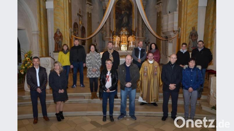 Stellvertretend für alle Jubelpaare am Samstag wurden diejenigen fotografiert, die in diesem Jahr ihre Silberhochzeit nach 25 Ehejahren feiern konnten. Bild: dob