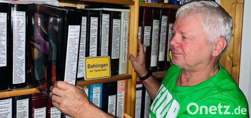 Hobbyfotograf Bebbo Schuller macht sich die zeitaufwendige Arbeit und archiviert alle seine Fotos akribisch in Alben. Derzeit ist er Herr von knapp 270 000 Fotos, die er in 624 Alben archiviert hat. Bild: ads