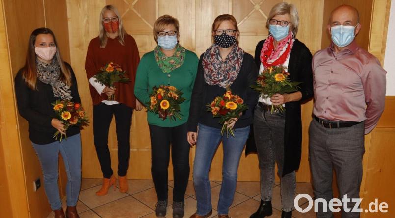 Zum Führungsgremium Kreisverband des Bayerischen Lehrer- und Lehrerinnenverbandes gehören (von links) als Vertreterin der Junglehrer Sabine Hüttner, die stellvertretende Vorsitzende Silke Sattler, Schriftführerin Roswitha Wiesend, Vorsitzende Stefanie Löffler, stellvertretende Vorsitzende Sieglinde Grüner-Kubitza und Kassier Werner Winter. Bild: mfh
