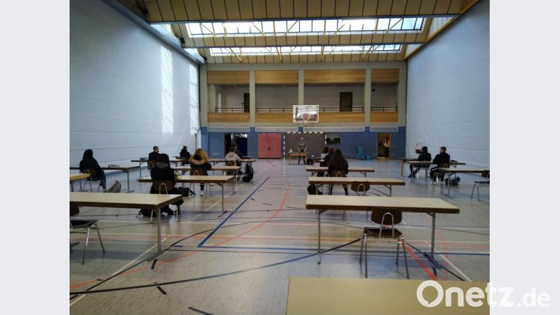 Unterricht in der Mehrzweckhalle in Eschenbach Bild: Gymnasium Eschenbach