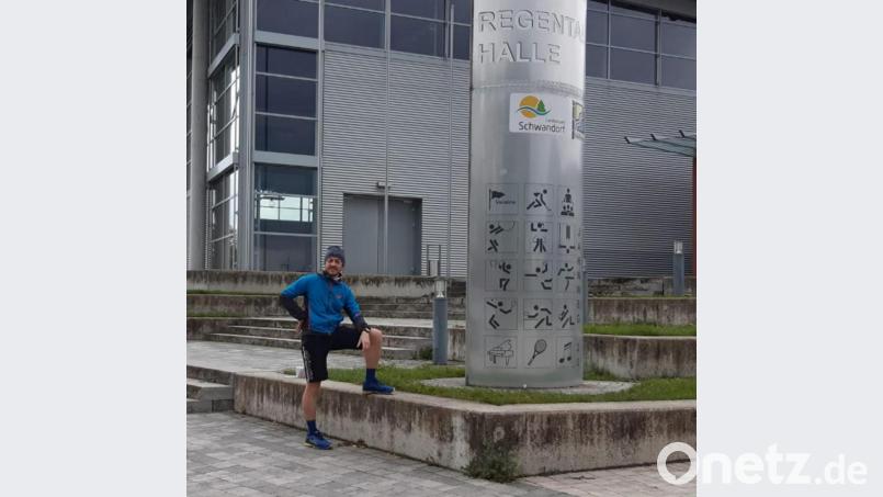 &quot;Ziel-Foto&quot; nach der Ankunft an der Regentalhalle in Nittenau. Bild: eib