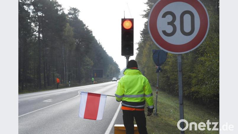 Baumfällarbeiten B470 bei Troschelhammer. Bild: Gabi Schönberger
