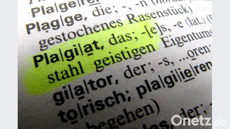 Schwunghaften Handel mit gefälschten Marken-Artikeln hat ein 34-jähriger aus Amberg getrieben. Der Zoll bereitete dem Treiben ein Ende. Symbolbild: Stephan Jansen/dpa