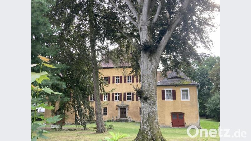 Bis ins 11. Jahrhundert reichen die Anfänge von Burg und Schloss Kaibitz zurück. Ab 1939 ist der Autor und Drehbuchverfasser Erich Ebermayer der Besitzer. Gegen Ende des Zweiten Weltkriegs befand sich das Gerhart-Hauptmann-Archiv kurzzeitig in dem Gebäude. Bild: Holger Stiegler