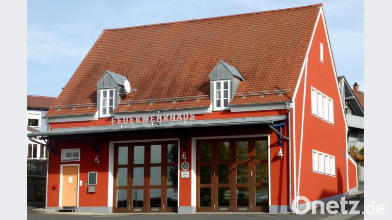 Das bestehende Feuerwehrhaus „Am Burgstuhl“. Noch ist unklar, wo die Feuerwehr in Pirk eine neue Bleibe bauen könnte. Bild: fsb