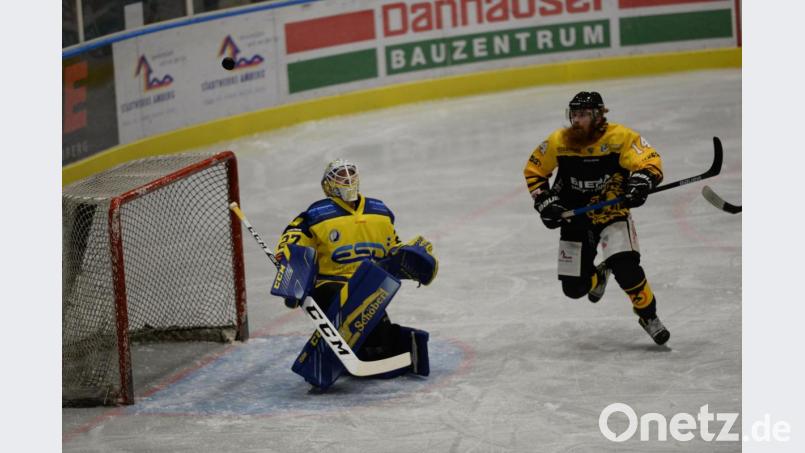 Der ERSC Amberg kann wieder auf Andreas Hampl (rechts) zählen. Archivbild: brü