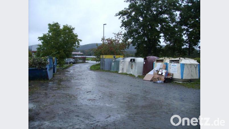 Müllsündern will die Gemeinde Schwarzenbach kein Pardon gewähren: Falls rechtlich zulässig, könnte auf dem Containerplatz sogar eine Überwachungskamera installiert werden, hieß es in der Gemeinderatssitzung. Bild: bjp