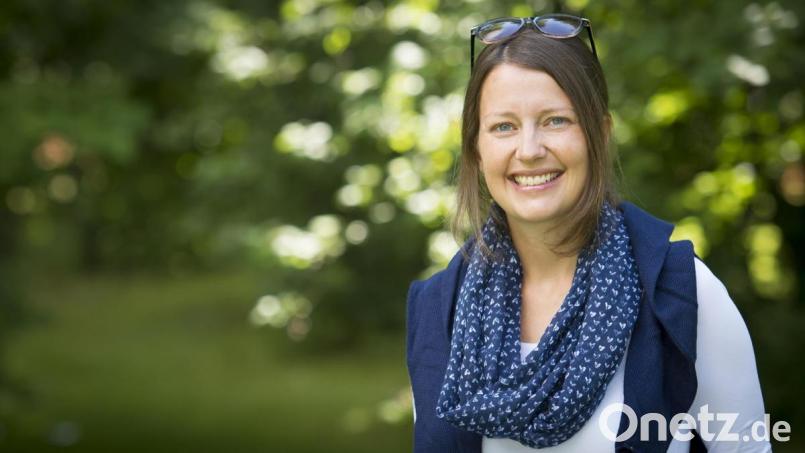 Kathrin Karban-Völkl ist Religions- und Gestaltpädagogin und als freiberufliche Referentin in der Bildungsarbeit tätig. Bekannt ist sie in der Region auch als Autorin des Buches „Entrümple und lebe“. Mehr Informationen auf www.diewortmacherei.de. Bild:  Karban-Völkl/exb