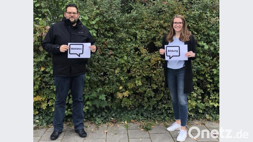 Marco Schmid und Nina Stoppa sind seit dem Frühjahr neu im Stadtrat und wollen viel bewegen: Mit dem frisch gestarteten Sozial- und Bildungsdialog wollen die jungen Politiker die Bürger aktiv miteinbeziehen und ein neues „Wir-Gefühl“ in Oberviechtach erzeugen. Bild: Marco Schmid/exb