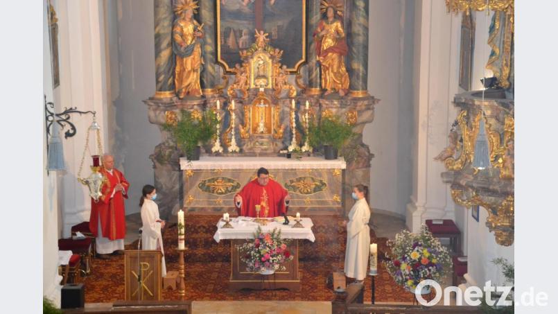 Den Festgottesdienst in der Wieskirche zum Übersetzungsfest hielt heuer der neue Pfarrer Udo Klösel mit Diakon Herbert Sturm im kleinen Rahmen bedingt durch die Corona-Pandemie. Bild: gi
