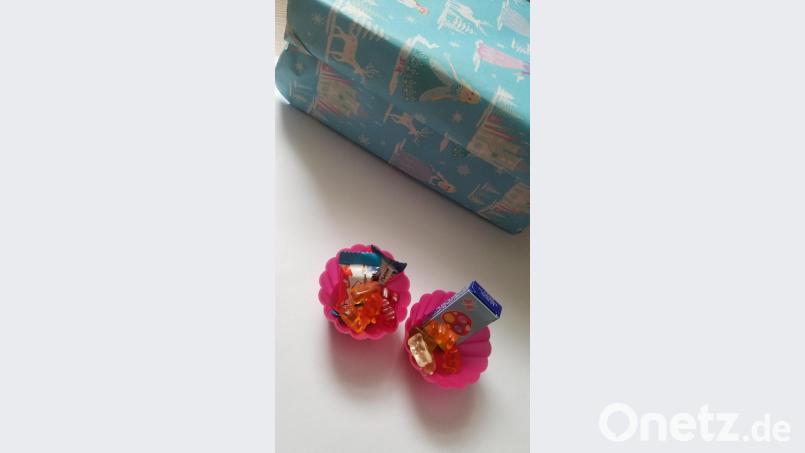 In die Schatzkiste kommen die Tagesrationen an Süßigkeiten: für jeden Tag der Woche eine Kinderhand voll. Bild: Kristina Heinzel-Neumann/exb