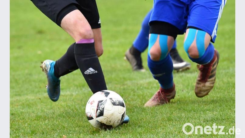 Der Ball kann wieder rollen zwischen dem FC Weiden-Ost II und der SpVgg Neustadt/Kulm. Beide Vereine haben sich im Streit um den Spielabbruch wieder versöhnt. Bild: af