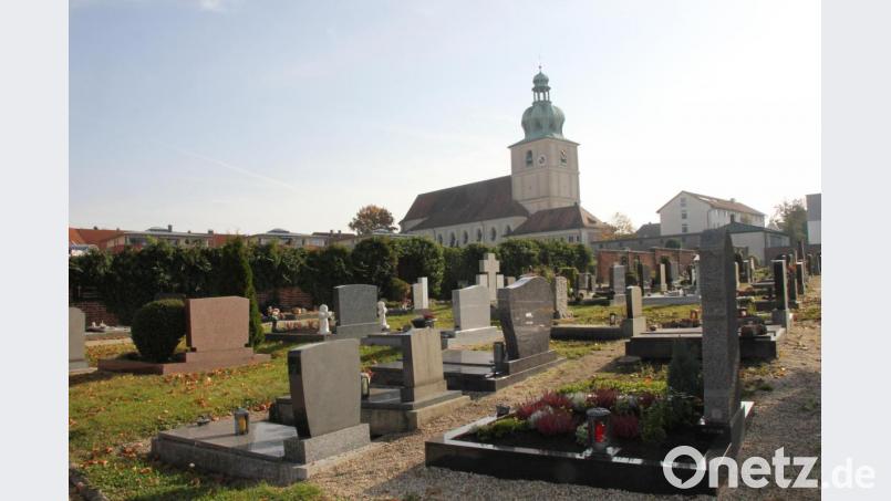 Allerheiligen in Corona-Zeiten: Die Pfarreien in Amberg und im Landkreis Amberg-Sulzbach gehen unterschiedlich mit den Vorgaben zum Infektionsschutz um. Bild: ads