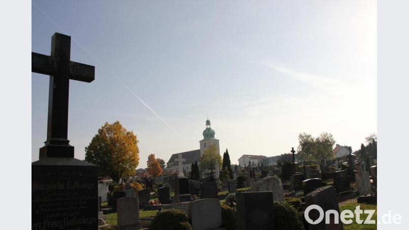 Allerheiligen in Corona-Zeiten: Die Pfarreien in Amberg und im Landkreis Amberg-Sulzbach gehen unterschiedlich mit den Vorgaben zum Infektionsschutz um. Bild: ads