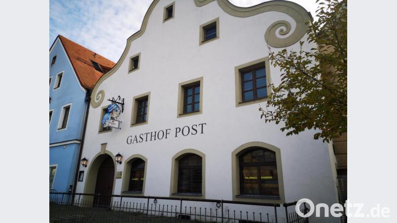 Das Anwesen Marktplatz 3 gehört zu den ältesten Gebäuden der Stadt Schwandorf und steht unter Denkmalschutz. Bild: Dobler