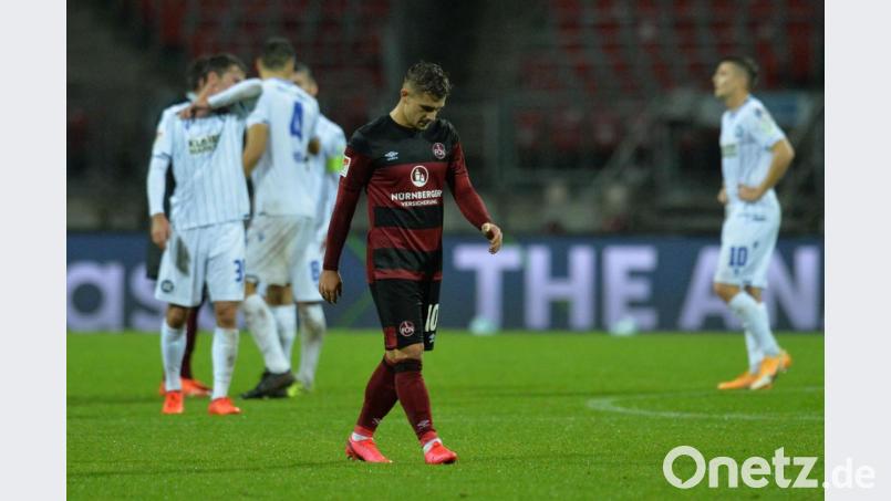 Ein enttäuschte Nikola Dovedan verlässt den Platz. Bild: Timm Schamberger/dpa