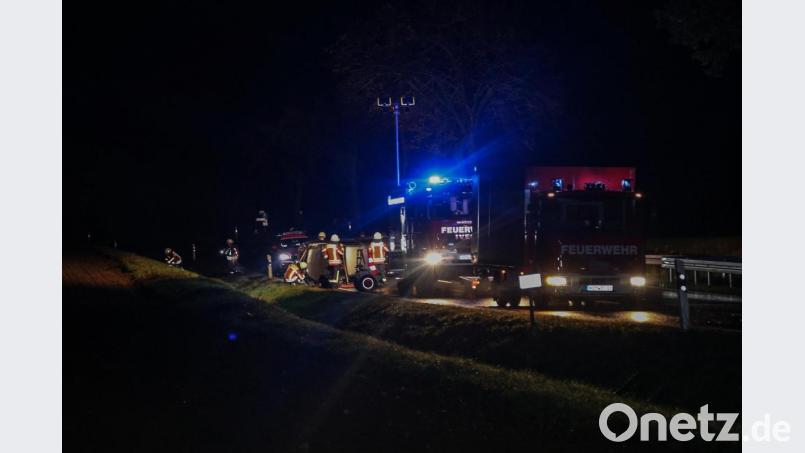 Nach dem Unfall bei Kemnath war die B 22 eine Stunde lang gesperrt. Bild: Roland Wellenhoefer