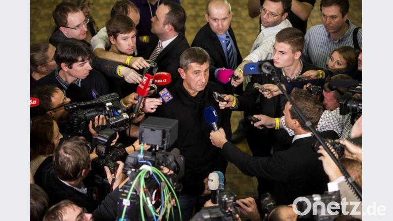 Milliardär und Ministerpräsident Andrej Babiš (Miite). Bild: Stringer/dpa