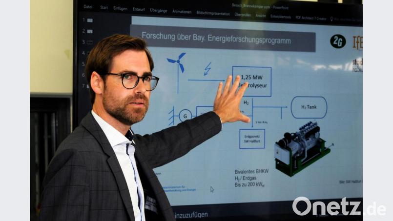 Raphael Lechner, Geschäftsführer im Kompetenzzentrum für Kraft-Wärme-Kopplung, gibt Einblick in aktuelle Entwicklungen, insbesondere beim "Top-Thema Wasserstoff". Bild: Stephan Huber