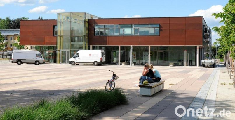Die Stadt Weiden nutzt künftig auch das erste Obergeschoss der ehemaligen Zentrale der SGW Stadtbau am Stockerhutpark. Hier werden nun Teile des Sozialbürgerhauses einziehen. Bild: Stephan Huber