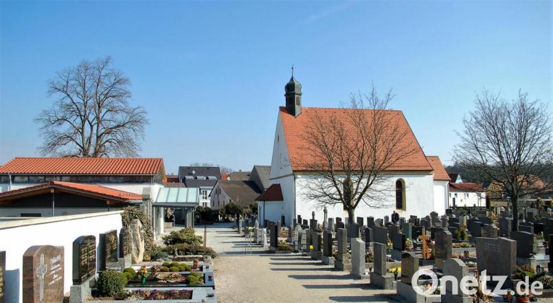 Heuer gibt es an Allerheiligen keinen gemeinsamen Gräbergang auf dem Grafenwöhrer Friedhof. Bild: rgr